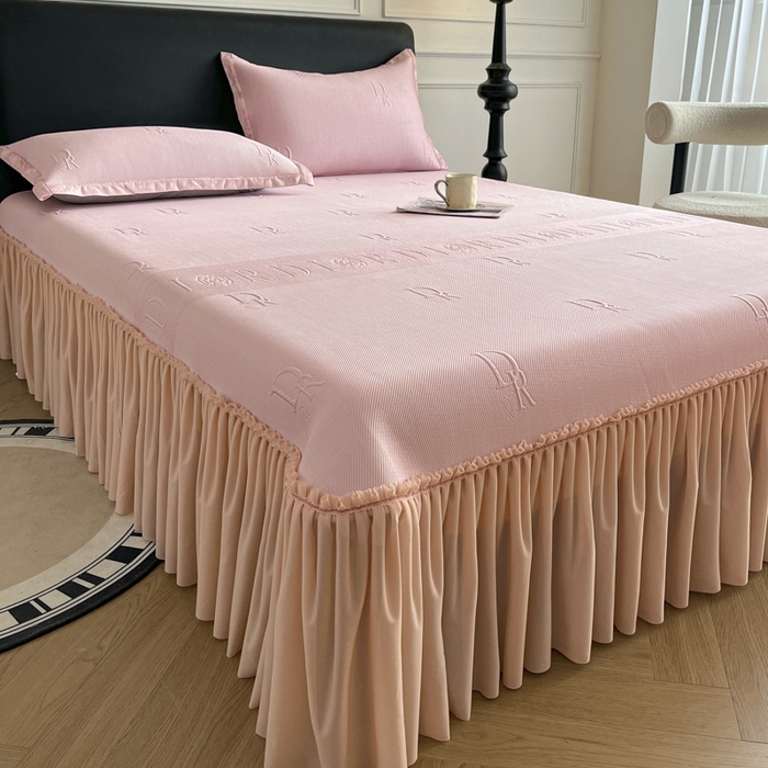 91家纺网 家纺一手货源 找家纺 鑫琪莱  2025新款5D立体雕花凉感豆豆冰丝床裙三件套 床裙D款-粉