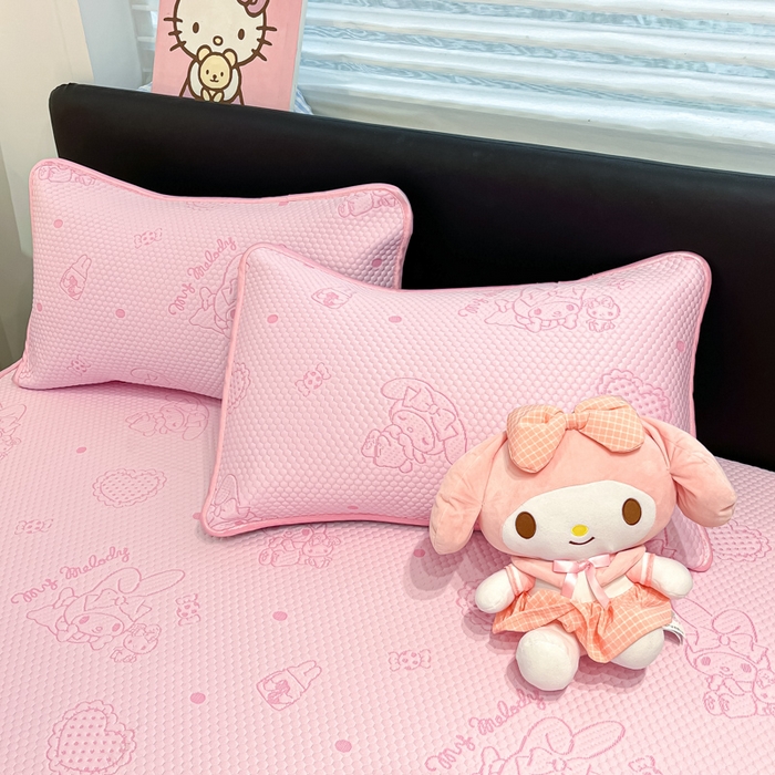 91家纺网 家纺一手货源 找家纺 八零年代 2025新款三丽鸥正版授权A类提花冰豆豆凉席平铺款床笠款系列 冰豆豆-美乐蒂-粉