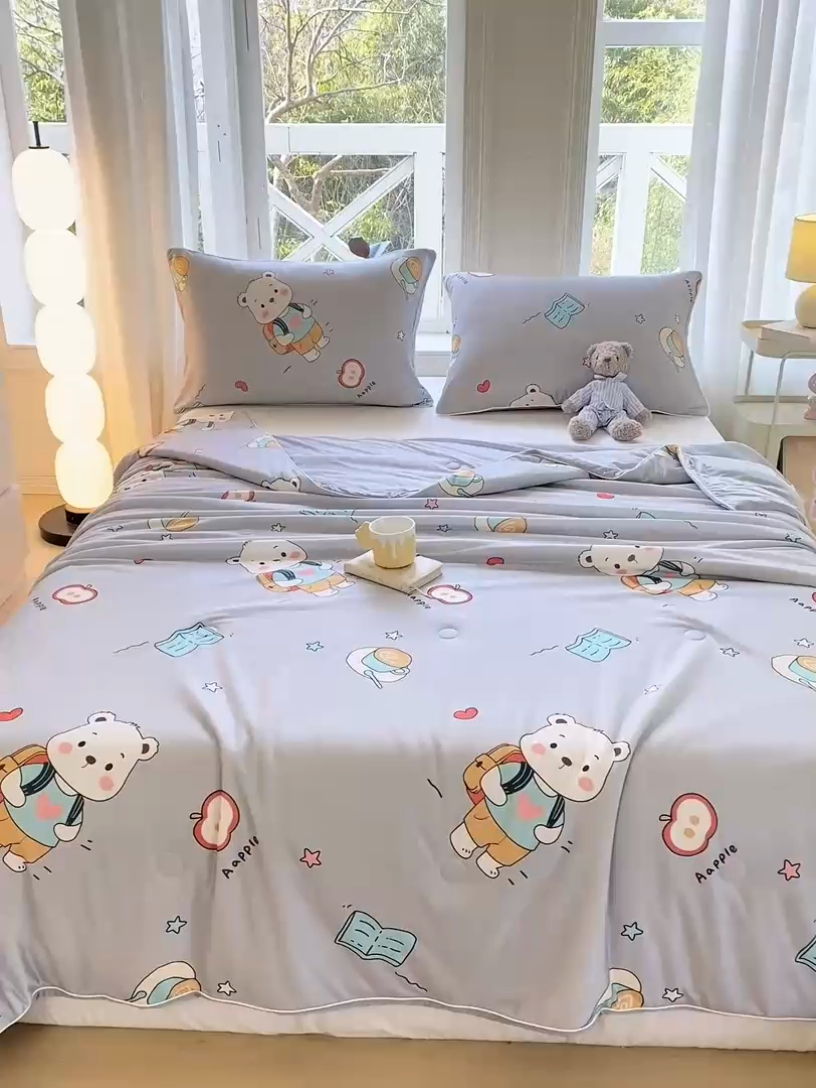 91家纺网 家纺一手货源 找家纺 鸣升家纺 2025新款冷暖双感被大豆夏被3D数码凉感针织棉空调被夏凉被 早安小熊