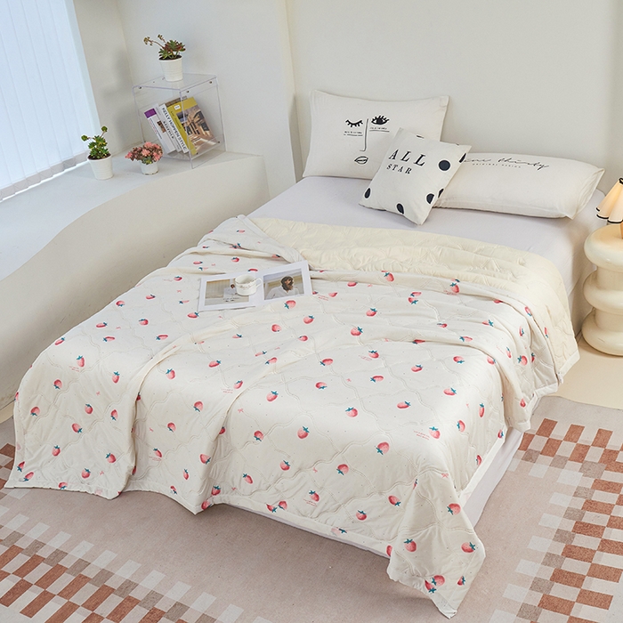 91家纺网 家纺一手货源 找家纺 被多多被业 2025新款凉感丝印花夏被夏凉被空调被 小草莓