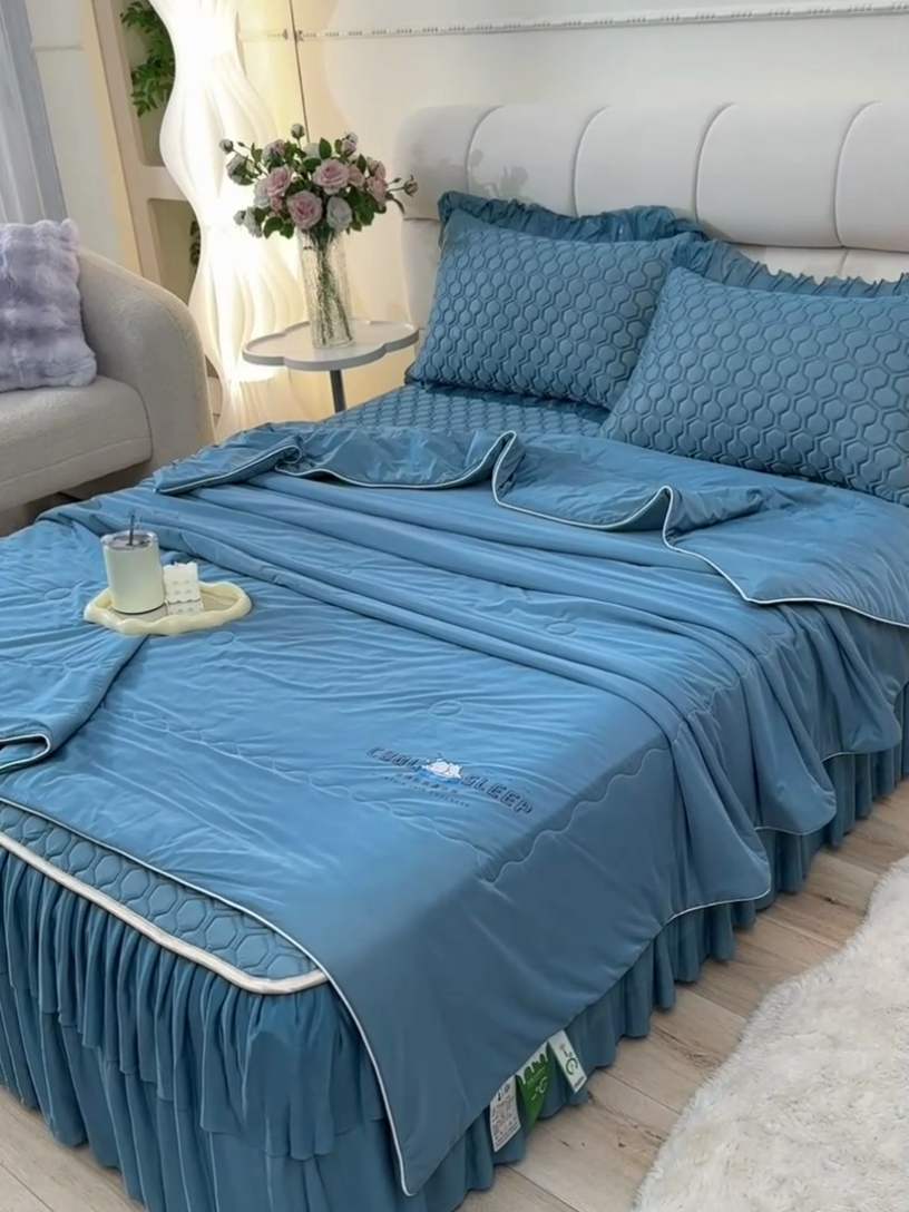 91家纺网 家纺一手货源 找家纺 民新家纺 2025新款凉感丝乳胶床裙凉席足球花系列纯色和印花 足球花-宾利兰