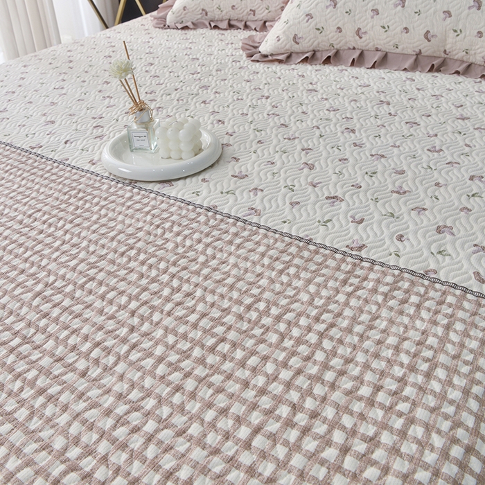 91家纺网 家纺一手货源 找家纺 梦柏 2025新款韩版双层纱夹棉绗缝床盖夏被四件套 小蘑菇