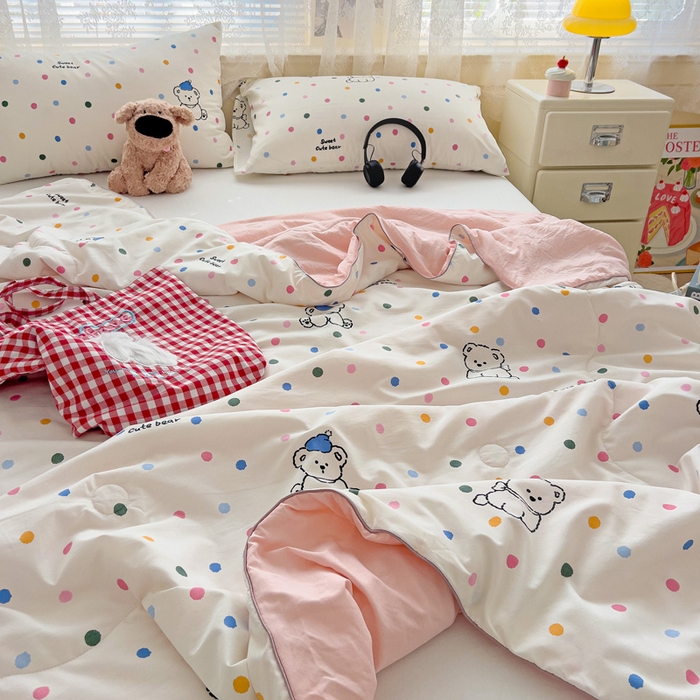 91家纺网 家纺一手货源 找家纺 2025春夏新款嵌绳款云柔水洗棉单夏被夏凉被空调被 嵌绳夏被-彩色波点熊