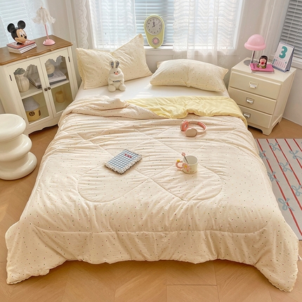 91家纺网 家纺一手货源 找家纺 （总）优承佳生活馆 2025新款云感双层纱浪漫小花边抗菌夏被子被芯