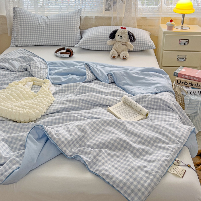 91家纺网 家纺一手货源 找家纺 2025春夏新款嵌绳款云柔水洗棉单夏被夏凉被空调被 嵌绳夏被-小格浅兰