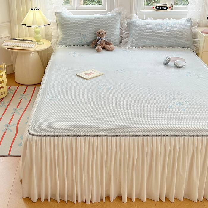 91家纺网 家纺一手货源 找家纺 梦舒羽 2025春夏新款冰豆豆凉席席子-床裙款 凉豆豆-小熊蓝