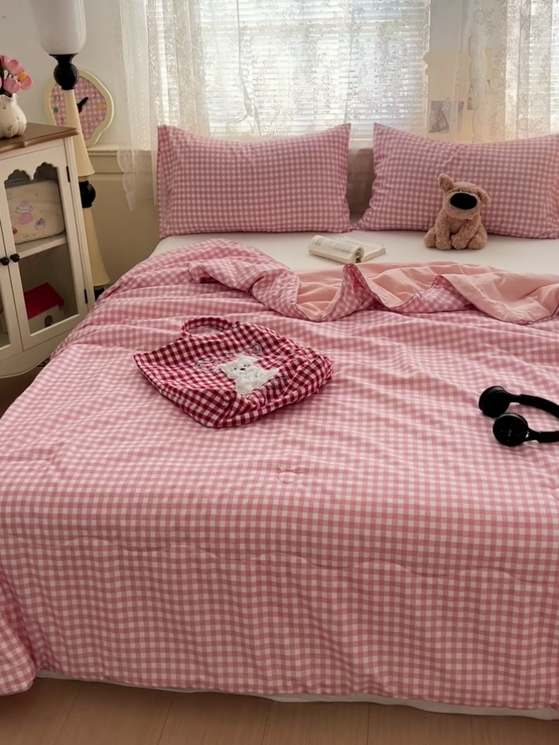 91家纺网 家纺一手货源 找家纺 2025春夏新款嵌绳款云柔水洗棉单夏被夏凉被空调被 嵌绳夏被-小格浅粉