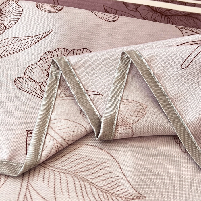 91家纺网 家纺一手货源 找家纺 纽缦家纺 2025新款印花冰丝防滑床单 秋雨暖熙红