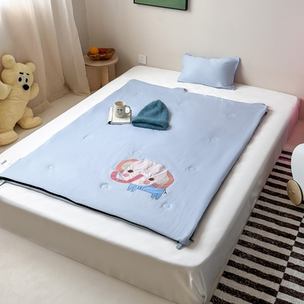 91家纺网 家纺一手货源 找家纺 （总）喜多兔儿童家纺 2025新款萌宝系列40S纯棉夏季睡袋防踢被