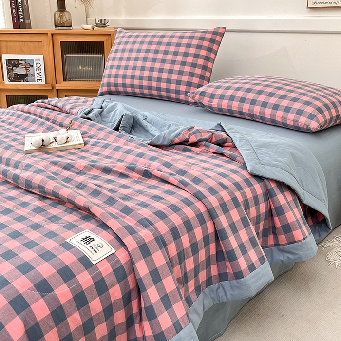 91家纺网 家纺一手货源 找家纺 鸣升家纺 2025新款100%里外全棉棉花夏被无印风全棉色织水洗棉夏凉被空调被夏被春秋被单人可机洗 粉灰小格