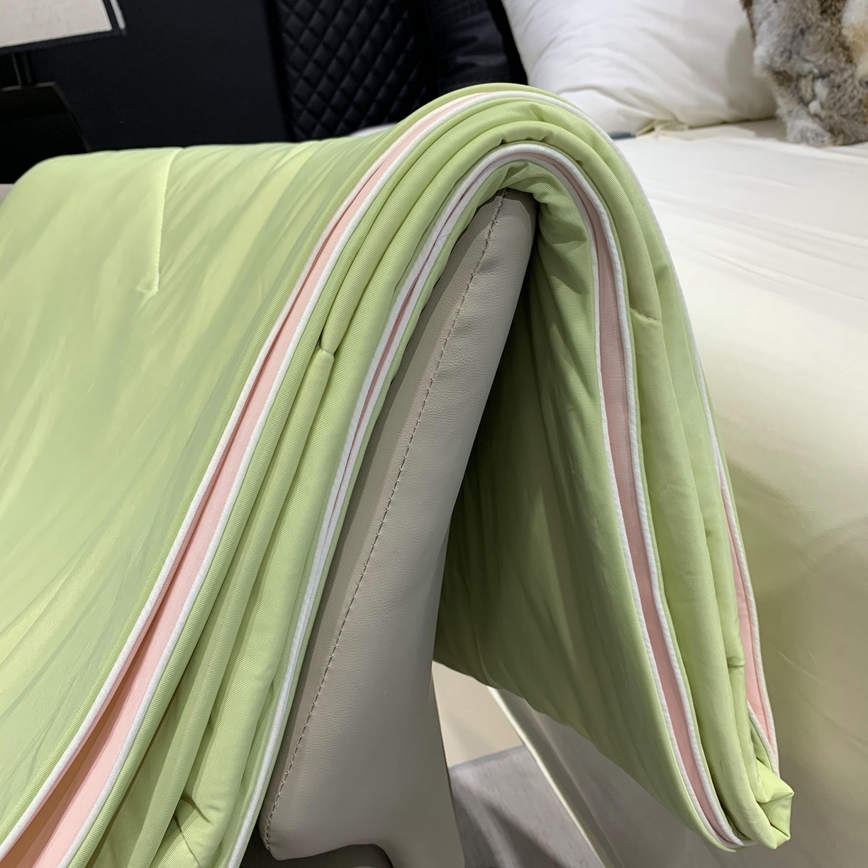 91家纺网 家纺一手货源 找家纺 2025新款小冰皮夏凉被锦纶氨纶面料空调夏被凉感丝单夏被空调被 清凉西瓜