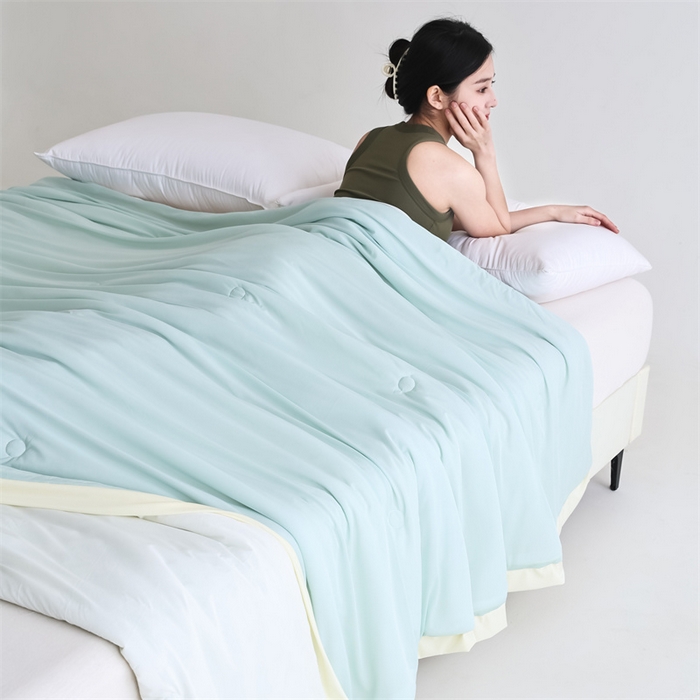 91家纺网 家纺一手货源 找家纺 默忆 2025新款锦氨纯色双拼凉感丝夏被豆豆夏凉被空调被豆豆被 香草绿