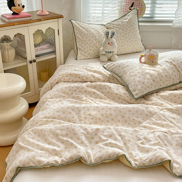 91家纺网 家纺一手货源 找家纺 优承佳生活馆 2025新款云感双层纱浪漫小花边抗菌夏被子被芯 田园牧歌