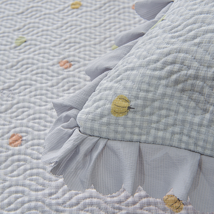 91家纺网 家纺一手货源 找家纺 梦柏 2025新款韩版双层纱夹棉绗缝床盖夏被四件套 南瓜派对