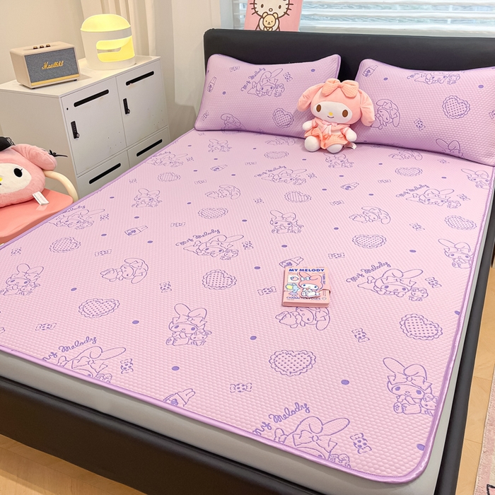 91家纺网 家纺一手货源 找家纺 2025新款三丽鸥正版授权A类提花冰豆豆凉席平铺款床笠款系列_1409 冰豆豆-美乐蒂-紫