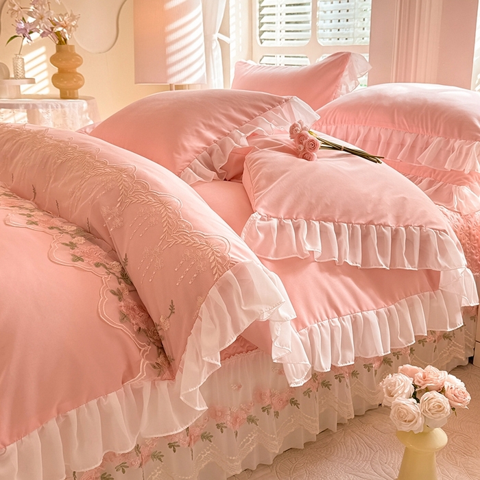 91家纺网 家纺一手货源 找家纺 大麦家纺2025新款年新款亲肤花边款床盖四件套  甜心小姐-香槟玉