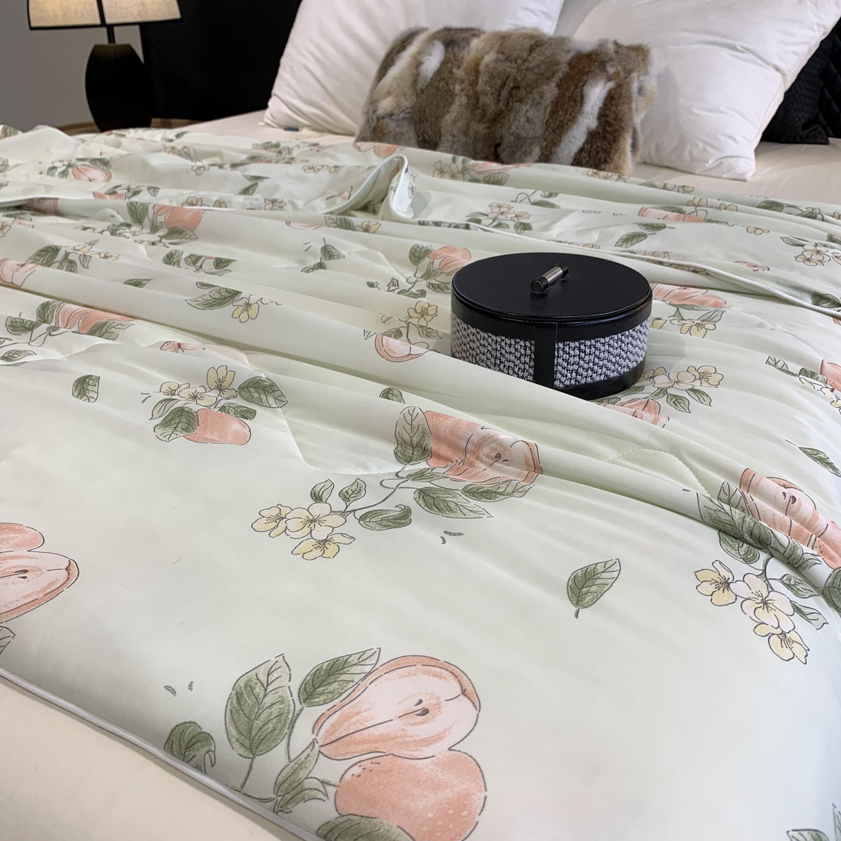 91家纺网 家纺一手货源 找家纺 2025新款小冰皮夏凉被锦纶氨纶面料空调夏被凉感丝单夏被空调被 香梨