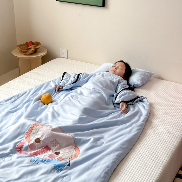 91家纺网 家纺一手货源 找家纺 喜多兔儿童家纺 2025新款萌宝系列40S纯棉夏季睡袋防踢被 蓝色小象问问