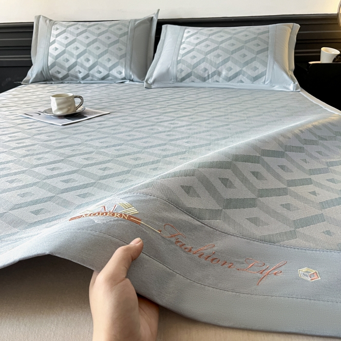 91家纺网 家纺一手货源 找家纺 鑫琪莱家纺 2025新款冰柔凉感丝凉席席子三件套 摩登立方-灰-床席款