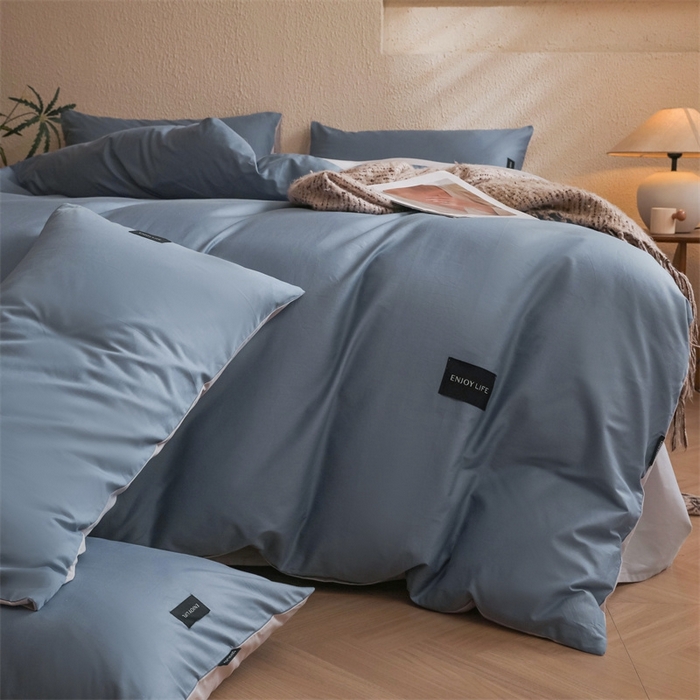 91家纺网 家纺一手货源 找家纺 启程2025新款全棉纯色双拼无印风四件套 牛仔蓝+绅士灰