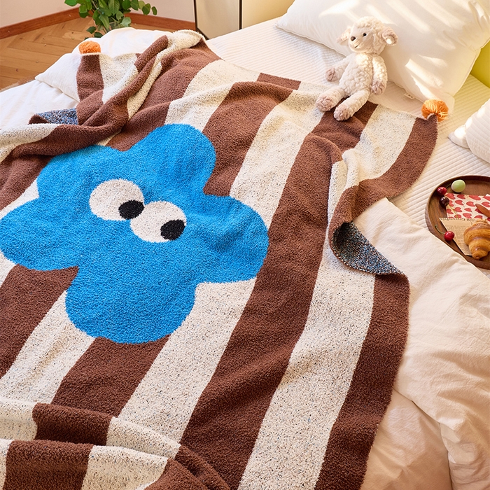 91家纺网 家纺一手货源 找家纺 （总）暖绵绵家纺 2025新款甜美蓝朵半边绒针织盖毯-灵朵