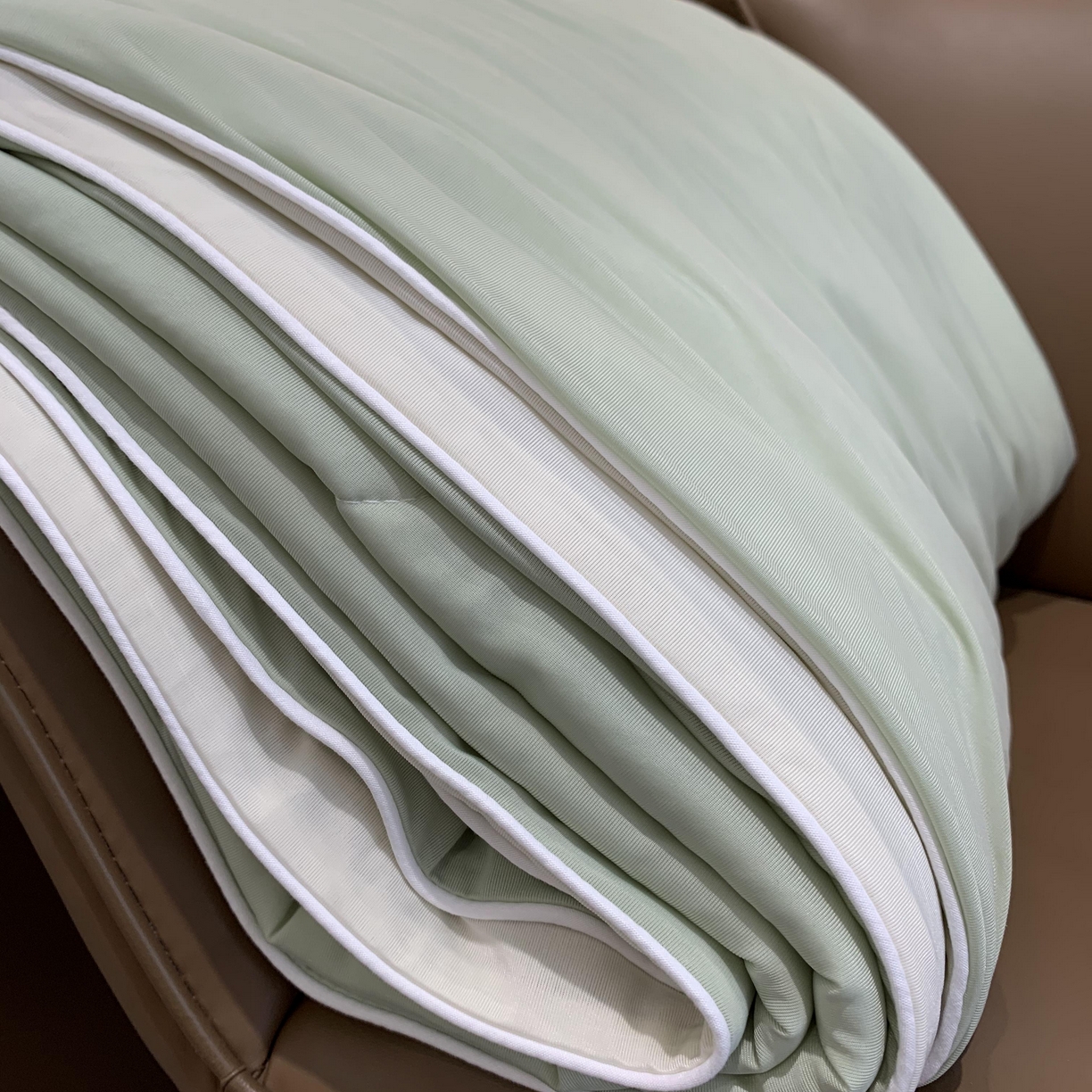 91家纺网 家纺一手货源 找家纺 2025新款小冰皮夏凉被锦纶氨纶面料空调夏被凉感丝单夏被空调被 薄荷奶绿