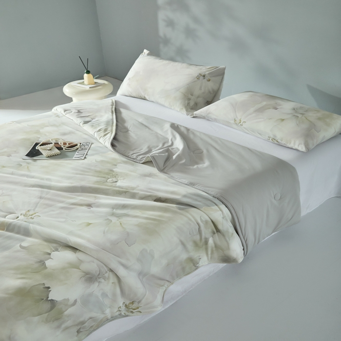 91家纺网 家纺一手货源 找家纺 2025春夏新款100%双面锦纶美式印花夏被凉感空调被 花开半夏