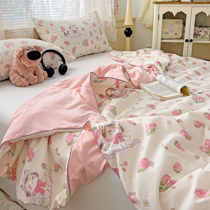 91家纺网 家纺一手货源 找家纺 2025春夏新款嵌绳款云柔水洗棉单夏被夏凉被空调被 嵌绳夏被-草莓小猫