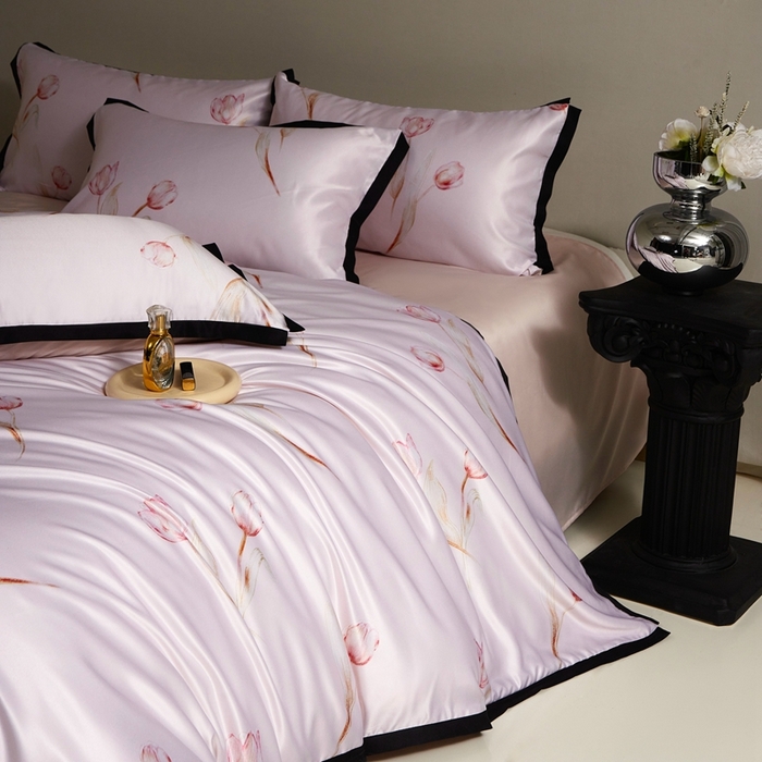 91家纺网 家纺一手货源 找家纺 优悦 2025新款冰丝数码印花四件套 花期-粉