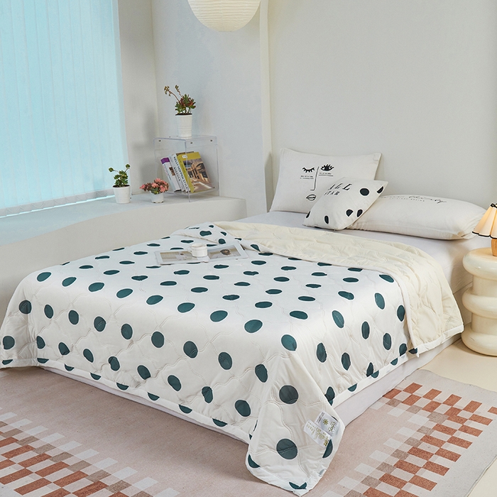 91家纺网 家纺一手货源 找家纺 被多多被业 2025新款凉感丝印花夏被夏凉被空调被 波点