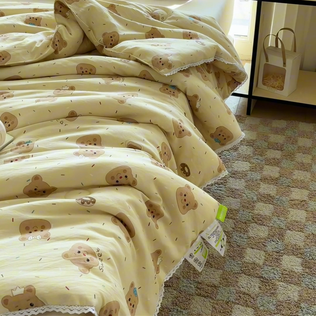 91家纺网 家纺一手货源 找家纺 2025新款双层皱皱纱水洗棉夏被夏凉被空调被可机洗空调被子被芯棉被 黄油小熊