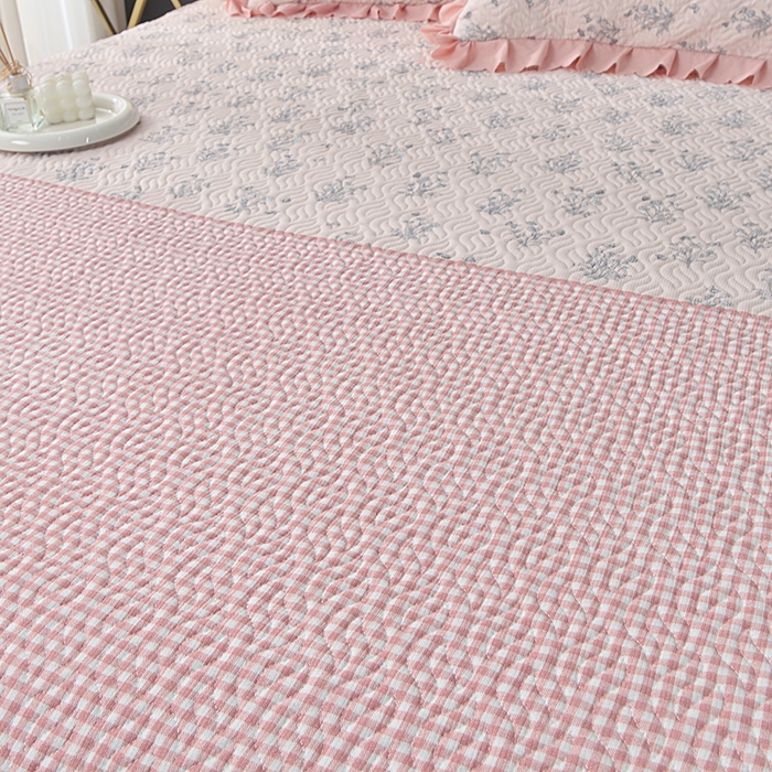 91家纺网 家纺一手货源 找家纺 梦柏 2025新款韩版双层纱夹棉绗缝床盖夏被四件套 春意