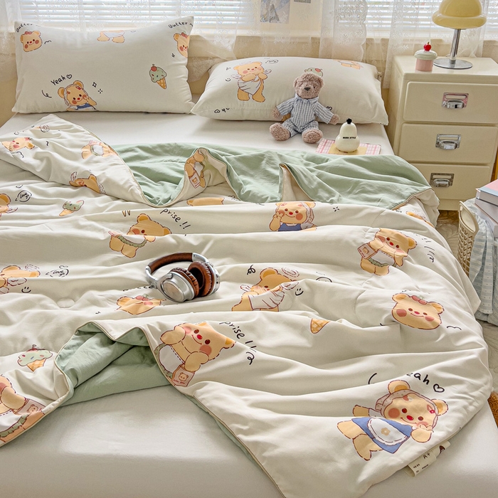 91家纺网 家纺一手货源 找家纺 2025春夏新款嵌绳款云柔水洗棉单夏被夏凉被空调被 嵌绳夏被-甜筒小熊