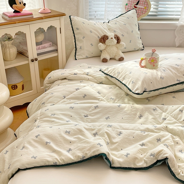 91家纺网 家纺一手货源 找家纺 优承佳生活馆 2025新款云感双层纱浪漫小花边抗菌夏被子被芯 爱心蝴蝶结