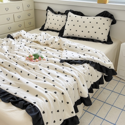 91家纺网 家纺一手货源 找家纺 （总）老K (原美阁） 2025新款 法式黑边夏被四件套赫本风空调被四件套