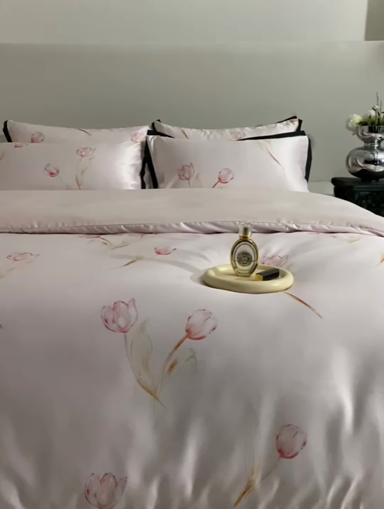 91家纺网 家纺一手货源 找家纺 优悦 2025新款冰丝数码印花四件套 花期-粉