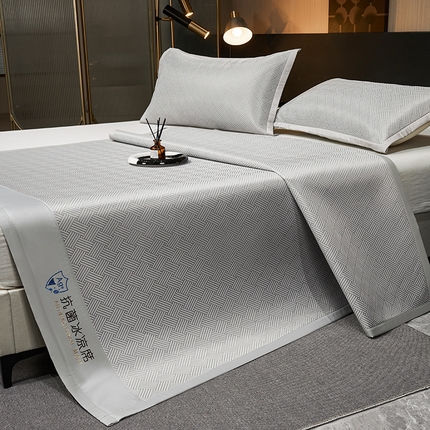 91家纺网 家纺一手货源 找家纺 （总）小萌虎 2025新款轻柔丝抗菌冰丝藤凉席（复合三明治款）宽包刺绣冰丝软席藤席