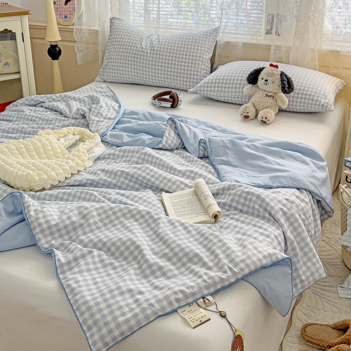 91家纺网 家纺一手货源 找家纺 2025春夏新款嵌绳款云柔水洗棉单夏被夏凉被空调被 嵌绳夏被-小格浅兰