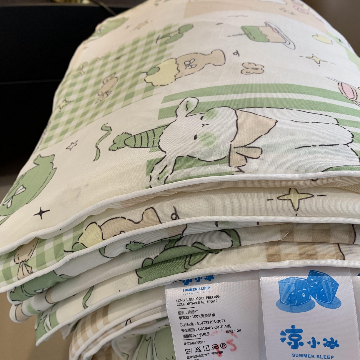 91家纺网 家纺一手货源 找家纺 2025新款小冰皮夏凉被锦纶氨纶面料空调夏被凉感丝单夏被空调被 生日派对