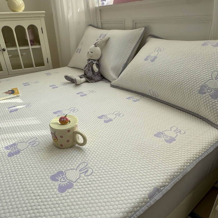 91家纺网 家纺一手货源 找家纺 金爱家 2025新款430克中分子豆豆席凉席席子 豆豆席-兔兔紫