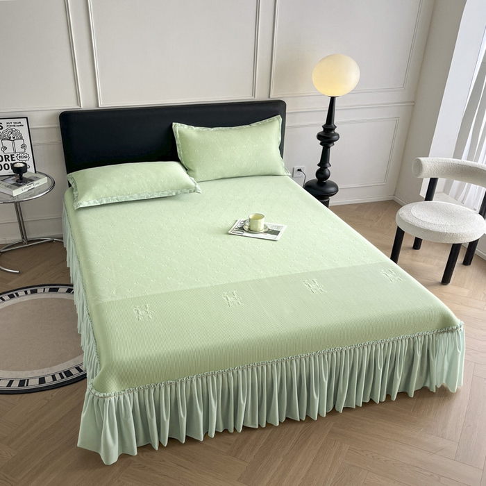 91家纺网 家纺一手货源 找家纺 鑫琪莱  2025新款5D立体雕花凉感豆豆冰丝床裙三件套 床裙H款-绿