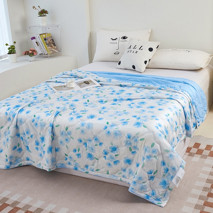 91家纺网 家纺一手货源 找家纺 被多多被业 2025新款凉感丝印花夏被夏凉被空调被 山茶花-蓝