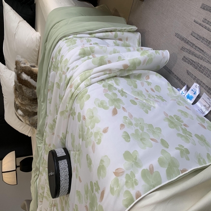 91家纺网 家纺一手货源 找家纺 2025新款小冰皮夏凉被锦纶氨纶面料空调夏被凉感丝单夏被空调被 清凉一夏绿