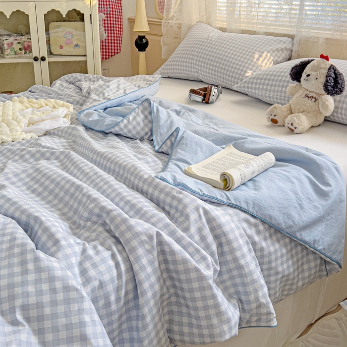 91家纺网 家纺一手货源 找家纺 2025春夏新款嵌绳款云柔水洗棉单夏被夏凉被空调被 嵌绳夏被-小格浅兰