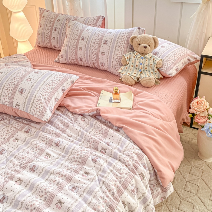 91家纺网 家纺一手货源 找家纺 一比一家纺 2025新款针织双层纱夏被床盖四件套单夏被单床盖单品 格林童话