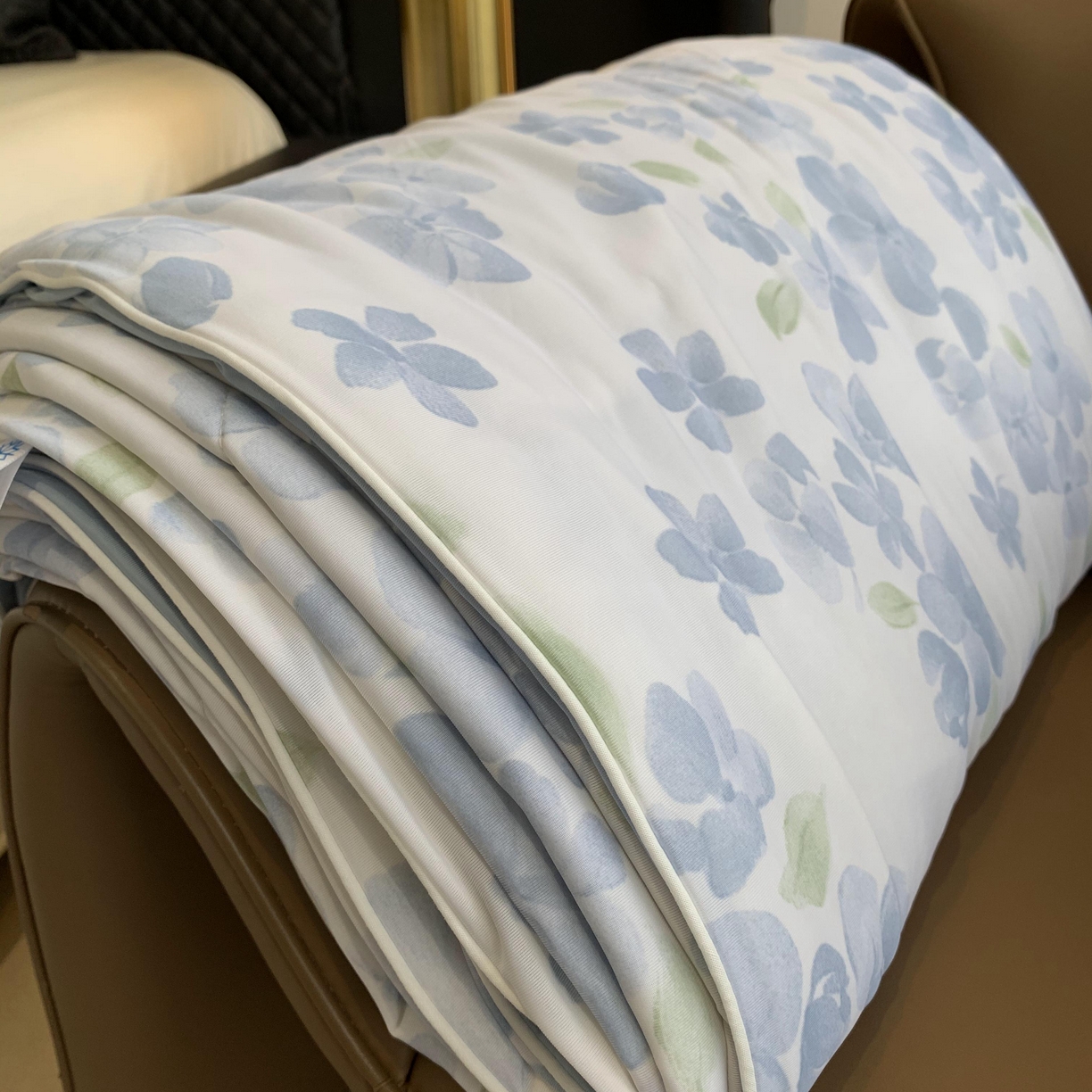 91家纺网 家纺一手货源 找家纺 2025新款小冰皮夏凉被锦纶氨纶面料空调夏被凉感丝单夏被空调被 清凉一夏蓝