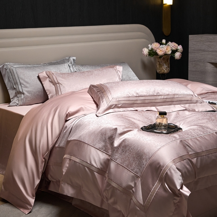 91家纺网 家纺一手货源 找家纺 榻尚家居 2025新款高精密贡缎色织大提花四件套 夜曲 粉