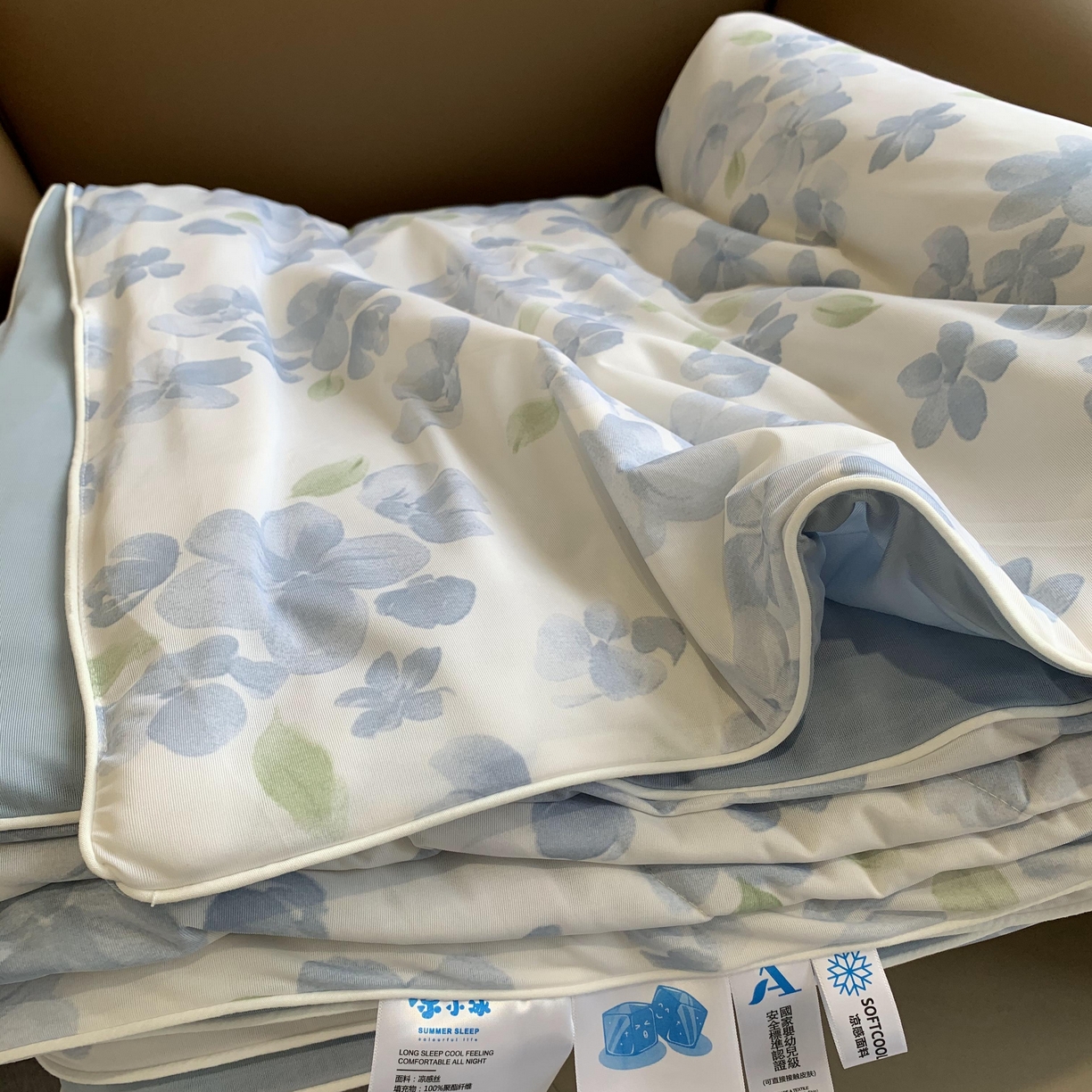 91家纺网 家纺一手货源 找家纺 2025新款小冰皮夏凉被锦纶氨纶面料空调夏被凉感丝单夏被空调被 清凉一夏蓝