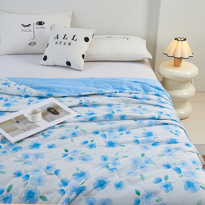 91家纺网 家纺一手货源 找家纺 被多多被业 2025新款凉感丝印花夏被夏凉被空调被 山茶花-蓝