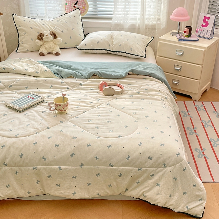 91家纺网 家纺一手货源 找家纺 优承佳生活馆 2025新款云感双层纱浪漫小花边抗菌夏被子被芯 爱心蝴蝶结